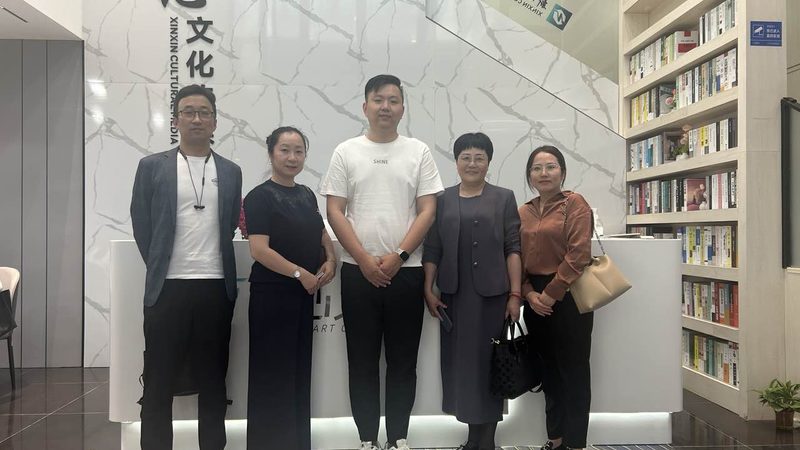 选择加盟品牌时，首先要考察其实力与资质。一个有实力的加盟品牌，通常具备以下条件：