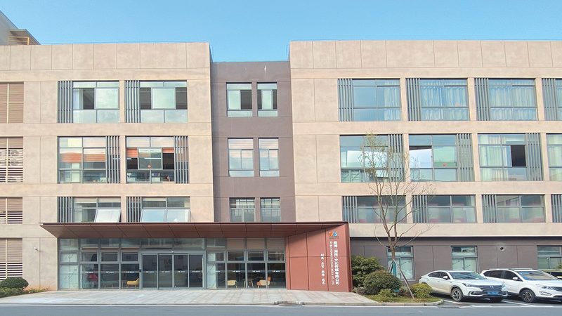 选择标准：资质与实力